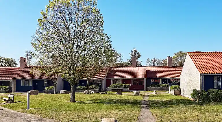 3 room,w/partially seaview