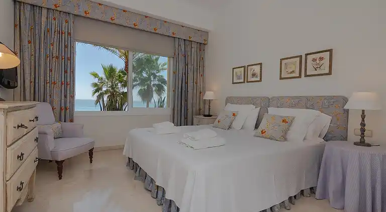 SUPERB FRONT LINE LOCATION - HEATED POOL