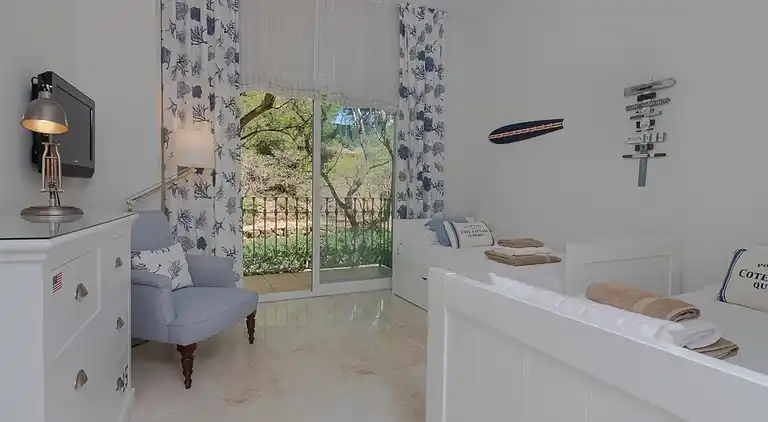 SUPERB FRONT LINE LOCATION - HEATED POOL