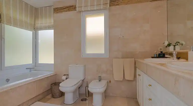 SUPERB FRONT LINE LOCATION - HEATED POOL