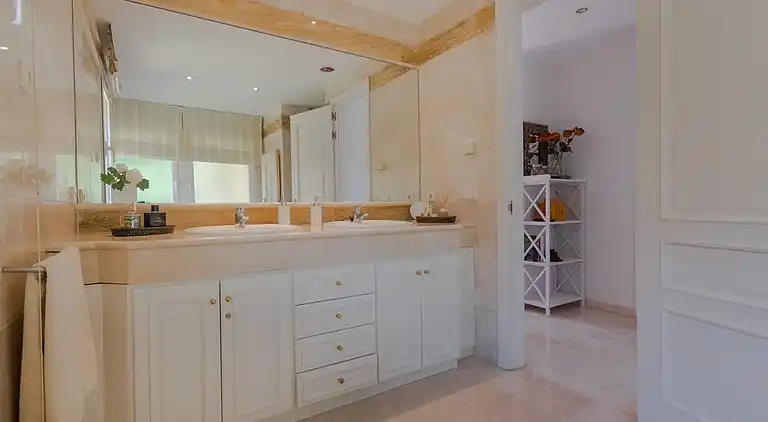 SUPERB FRONT LINE LOCATION - HEATED POOL