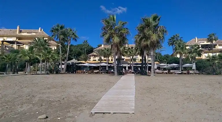 SUPERB FRONT LINE LOCATION - HEATED POOL