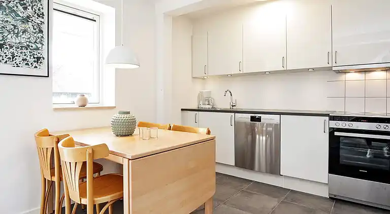 3 vær.lejl.,2 plan,fjordudsigt,PLUS