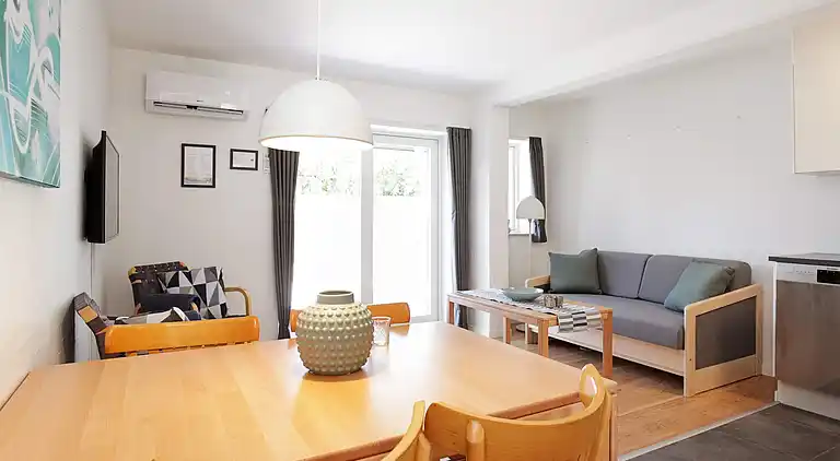 3 vær.lejl.,2 plan,fjordudsigt,PLUS