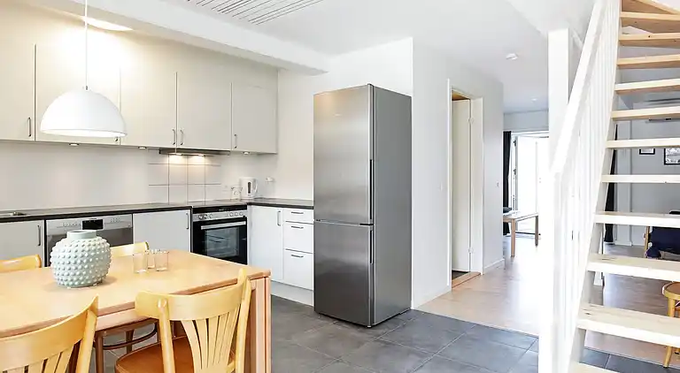 3 vær.lejl.,2 plan,fjordudsigt,PLUS