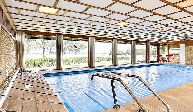 Country Estate with ocean view and 32 beds