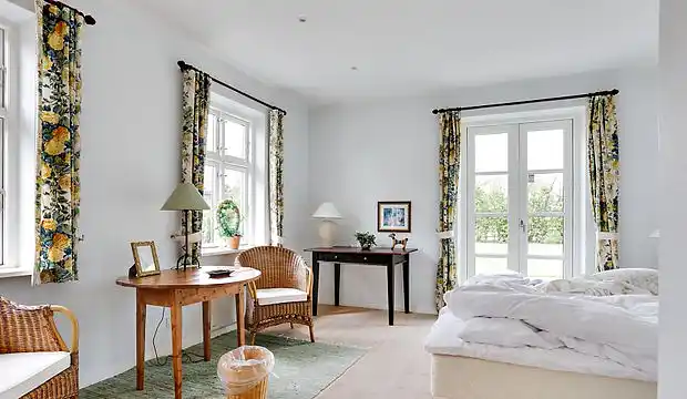 Country Estate with ocean view and 32 beds