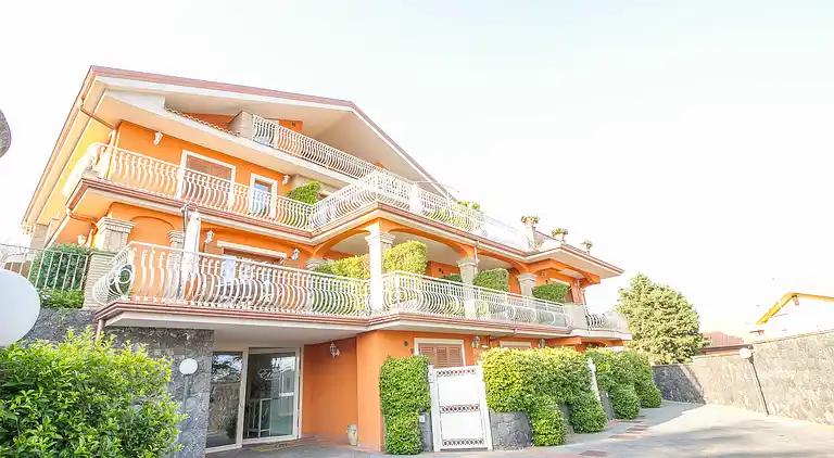 Studio Apartment PP2 - ETNA ROYAL VIEW