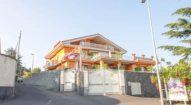 Studio Apartment PP2 - ETNA ROYAL VIEW