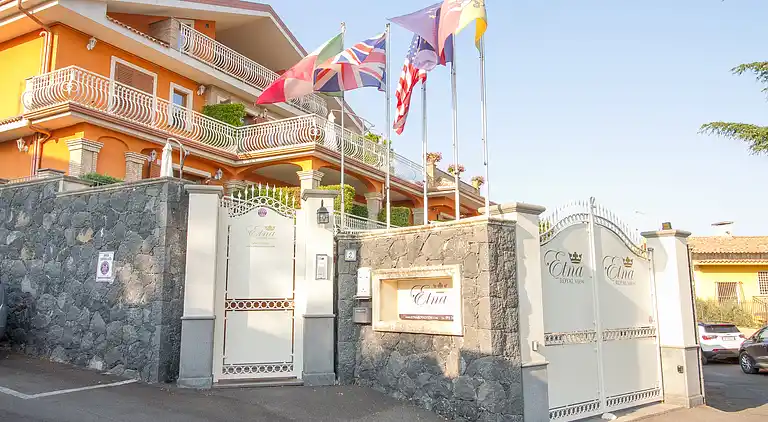 Studio Apartment PP2 - ETNA ROYAL VIEW