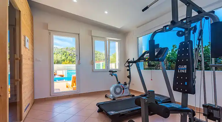 VILLA MILLA with private pool, jacuzzi, sauna, gym, max.8pax