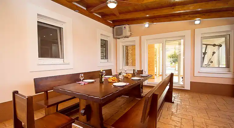 VILLA MILLA with private pool, jacuzzi, sauna, gym, max.8pax