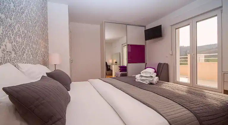 VILLA MILLA with private pool, jacuzzi, sauna, gym, max.8pax