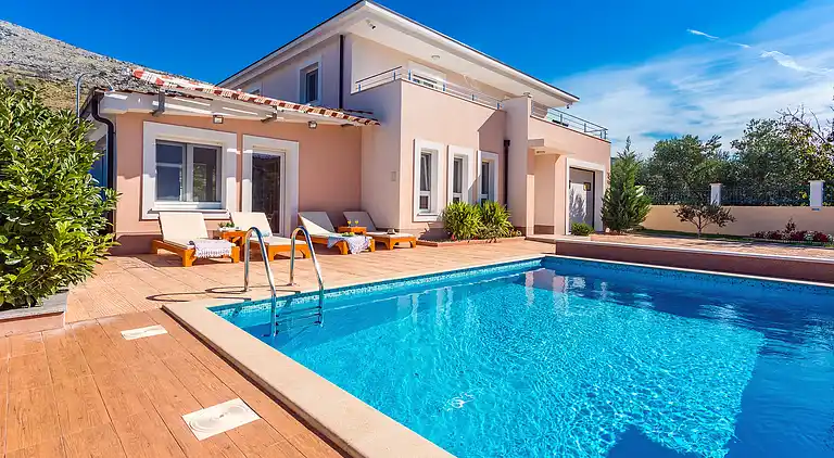 VILLA MILLA with private pool, jacuzzi, sauna, gym, max.8pax