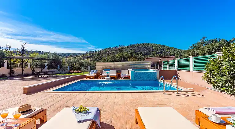 VILLA MILLA with private pool, jacuzzi, sauna, gym, max.8pax