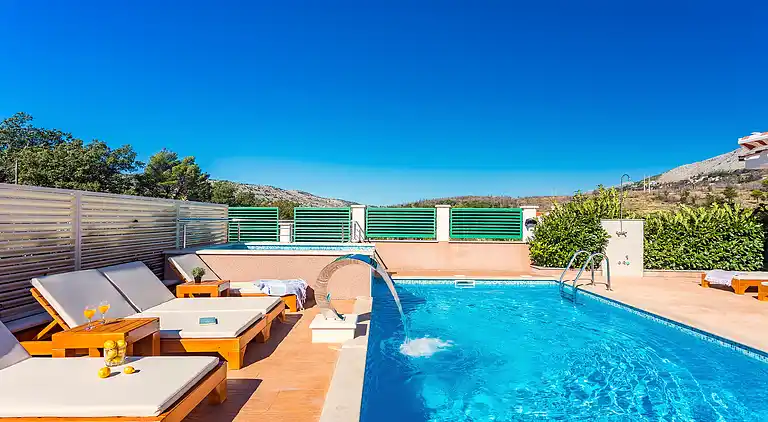 VILLA MILLA with private pool, jacuzzi, sauna, gym, max.8pax