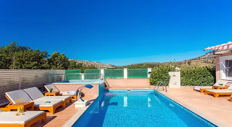 VILLA MILLA with private pool, jacuzzi, sauna, gym, max.8pax