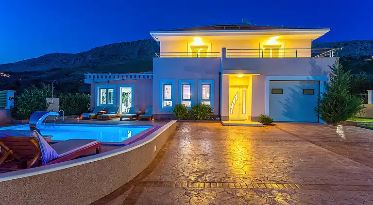 VILLA MILLA with private pool, jacuzzi, sauna, gym, max.8pax