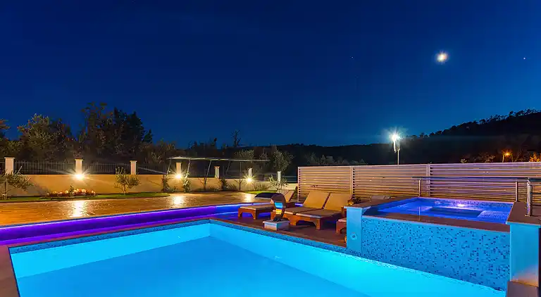 VILLA MILLA with private pool, jacuzzi, sauna, gym, max.8pax