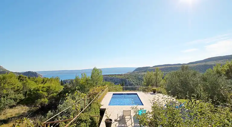 THE CAPTAIN`S HOUSE 6 km from sandy beach with heated pool