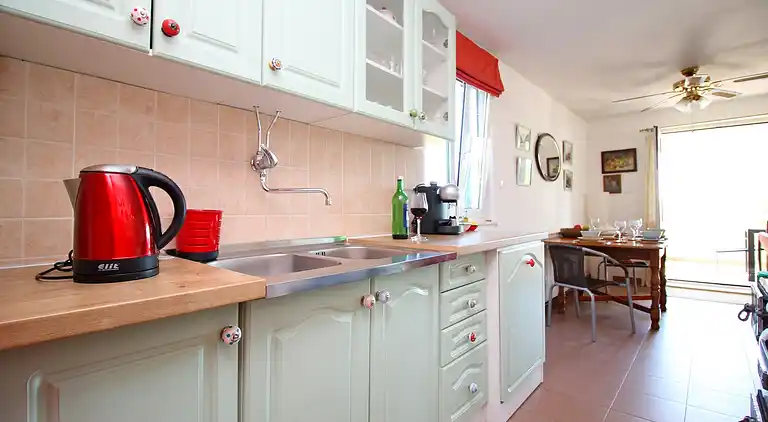 THE CAPTAIN`S HOUSE 6 km from sandy beach with heated pool