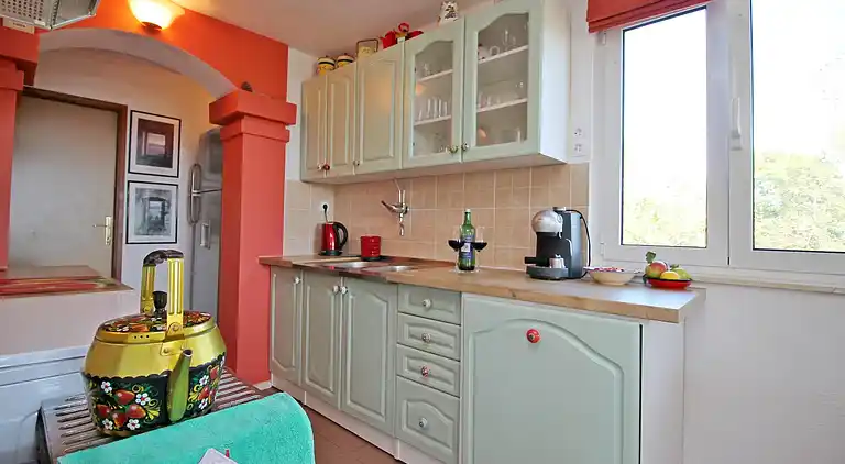 THE CAPTAIN`S HOUSE 6 km from sandy beach with heated pool