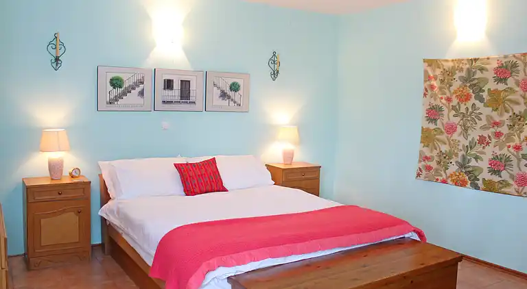 THE CAPTAIN`S HOUSE 6 km from sandy beach with heated pool