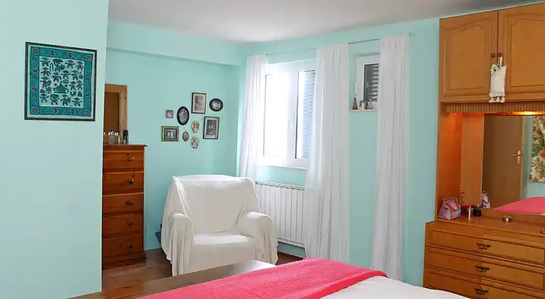 THE CAPTAIN`S HOUSE 6 km from sandy beach with heated pool