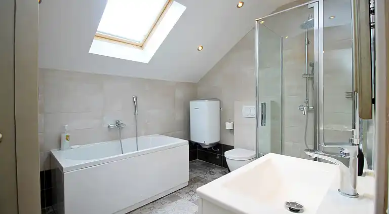 THE CAPTAIN`S HOUSE 6 km from sandy beach with heated pool