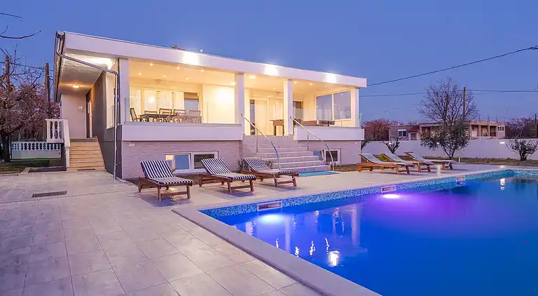 Sommerhus i Zemunik Donji