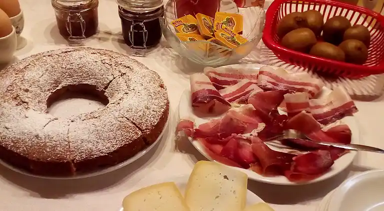 Apartments with swimming pool and good wine 