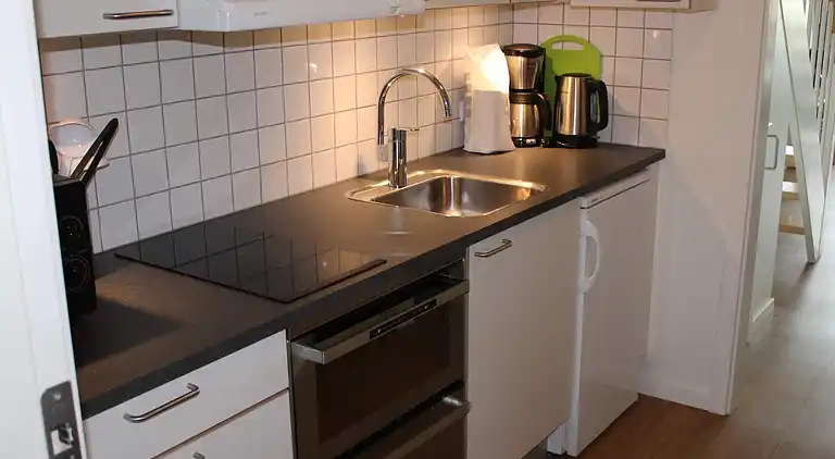 2 room,ground floor w/seaviewPLUS