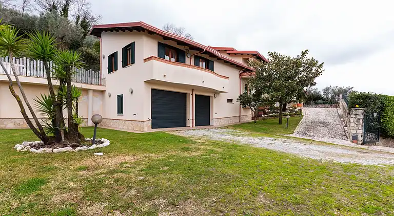 Villa i San Mango d'Aquino