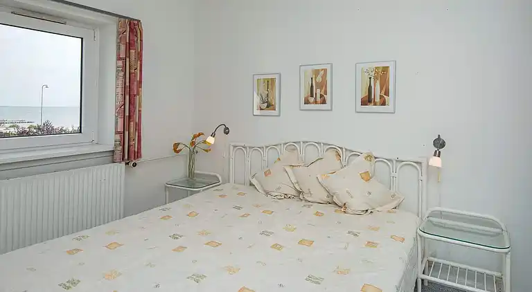 2 rooms w/partially seaview