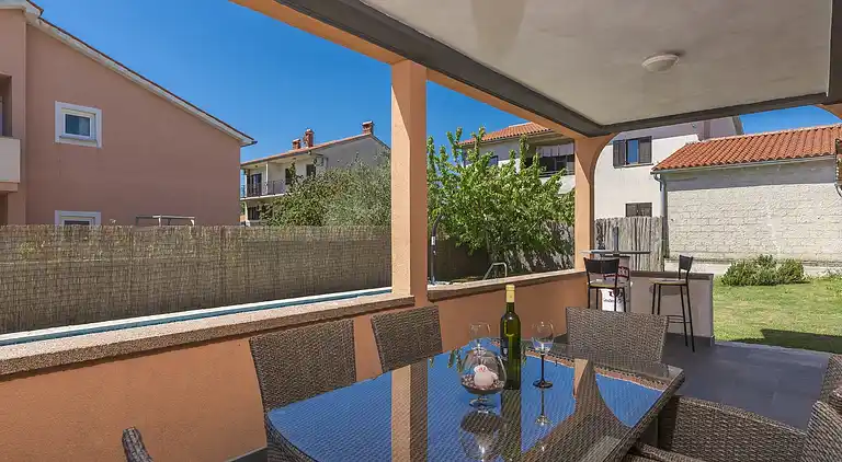 Farm house in Loborika