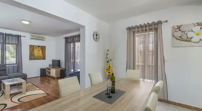 Farm house in Loborika