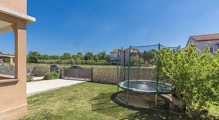 Farm house in Loborika