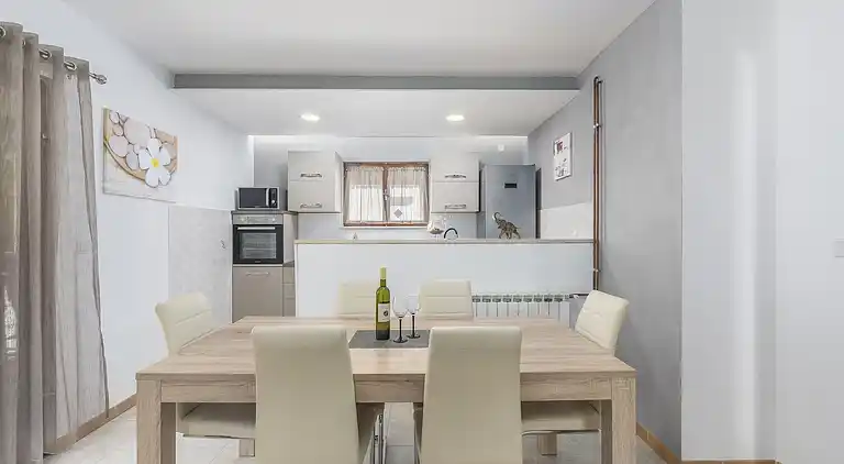 Farm house in Loborika