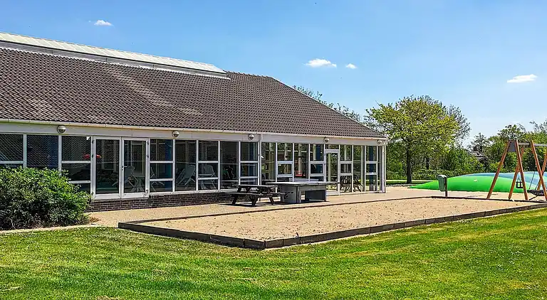 3 room,2 levels,dishwasher