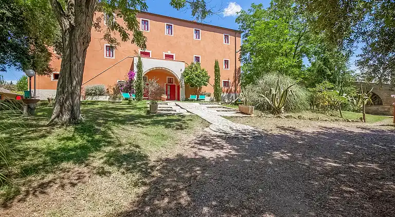 Farm house in Montescudaio