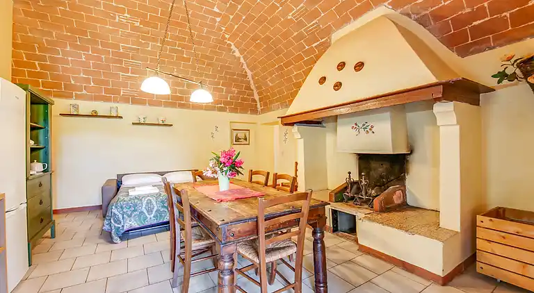 Farm house in Montescudaio