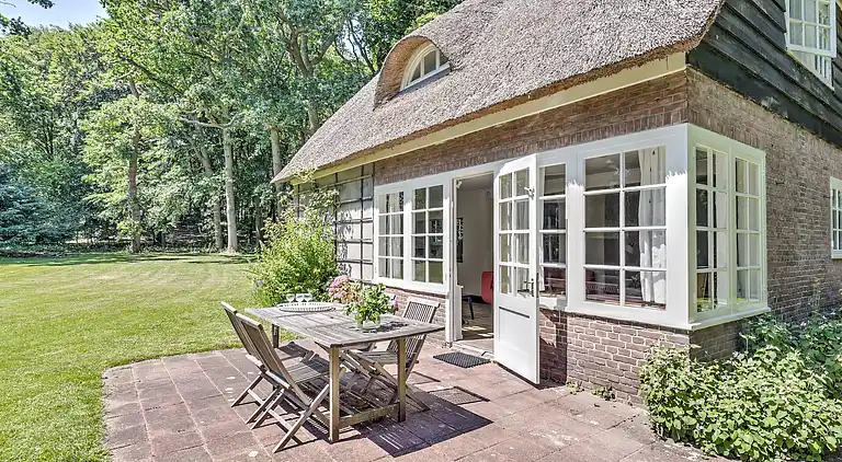 Holiday home in Oostvoorne
