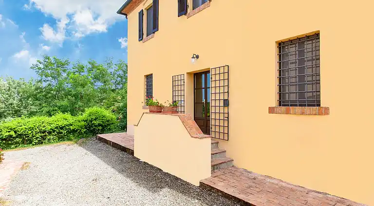 Farm house in Terricciola