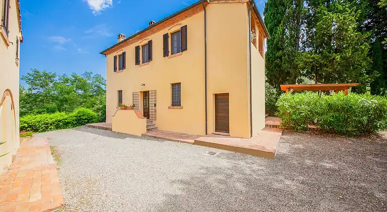 Farm house in Terricciola