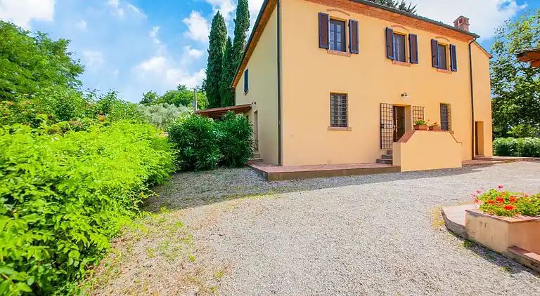 Farm house in Terricciola