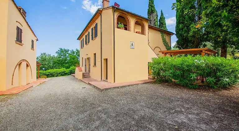 Farm house in Terricciola