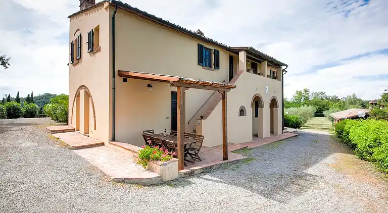 Farm house in Terricciola