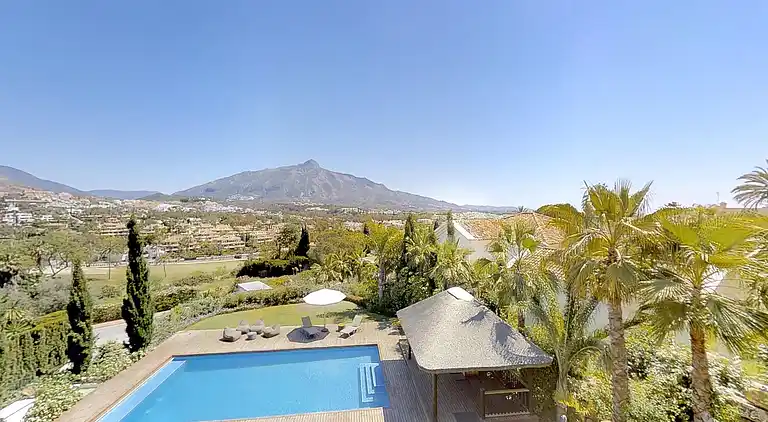 Luksus villa med opvarmet pool!