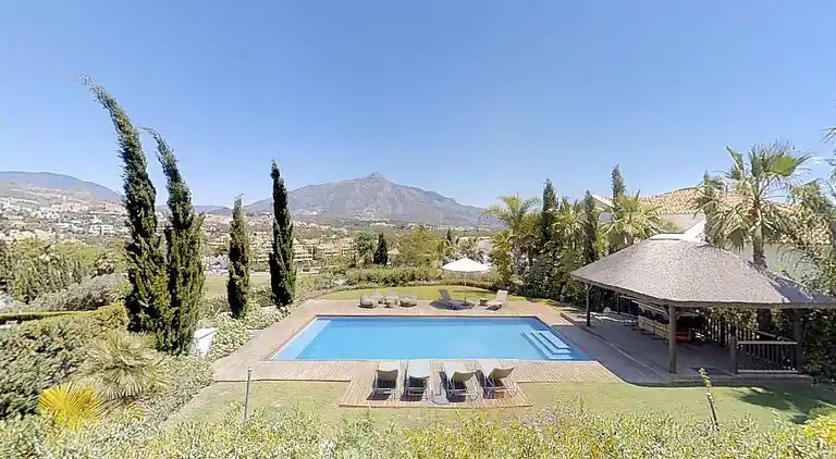 Luksus villa med opvarmet pool!