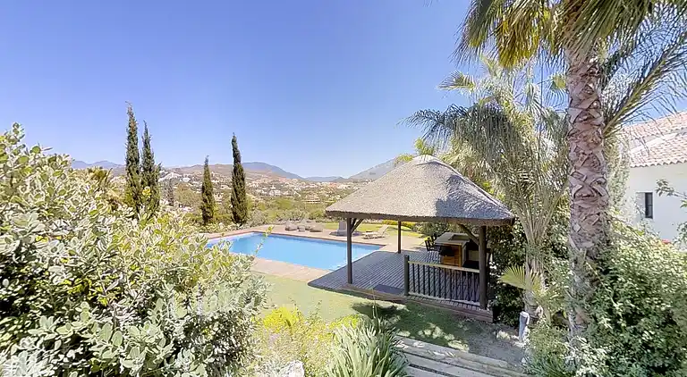 Luksus villa med opvarmet pool!